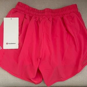 NWT Lululemon Hotty Hot LR Short 4” Lined size 4